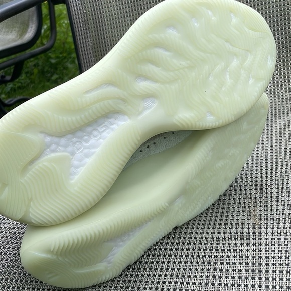 adidas Yeezy Boost 380 'Calcite Glow’ size 9 - Picture 7 of 8